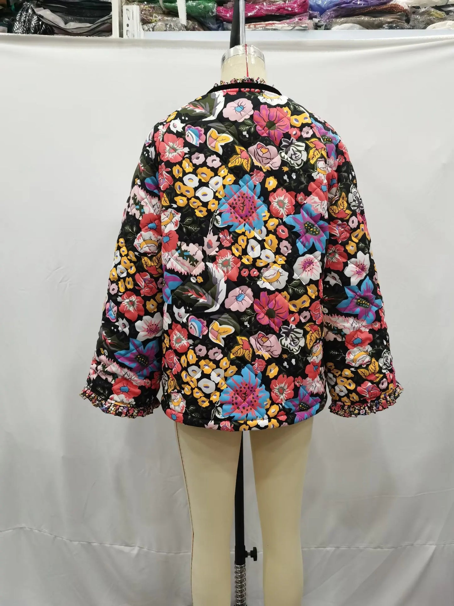 2023 Women Wood ears Center Buttons Flare Sleeve Loose Coat Autumn Winter Ethnic Colored Flower Quilted Jacket with Fleece